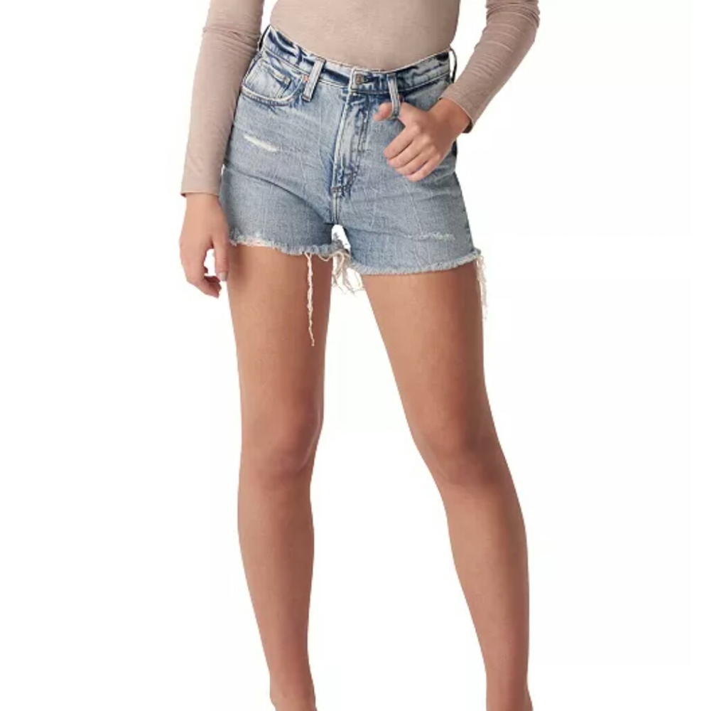 -NWT- Silver Jeans Highly Desirable Shorts 29